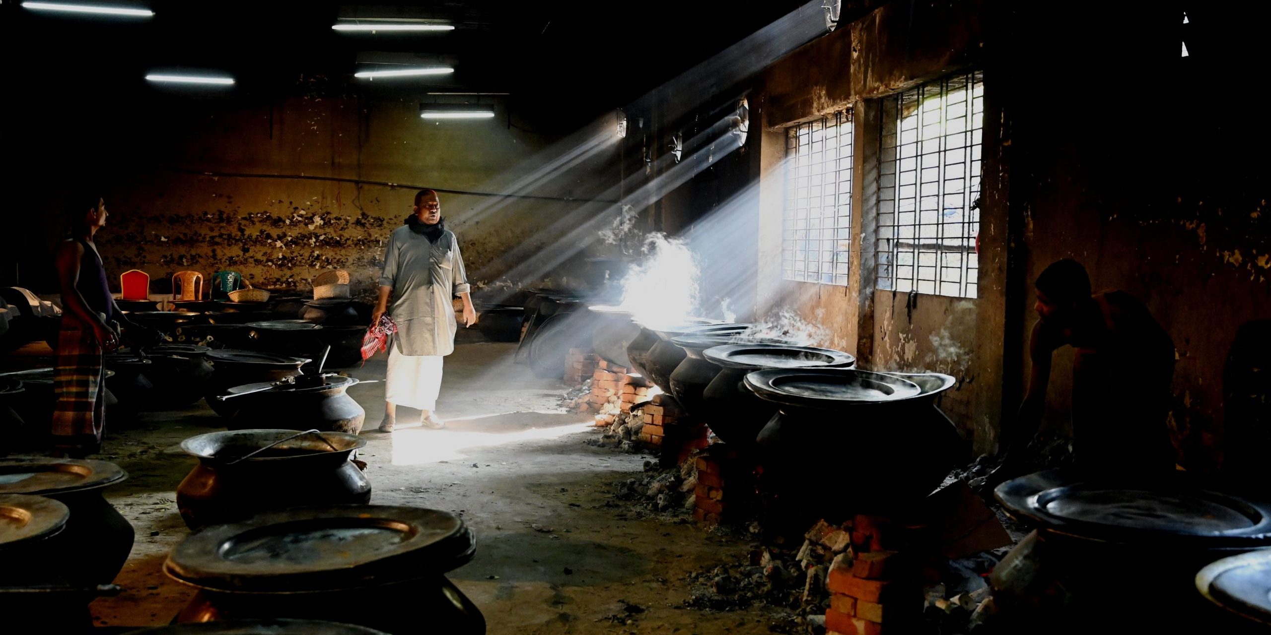 banngladesh; boites; homme; usine
