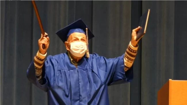 SILS7R52LBHTDKONR6VPDRLGX4 Ernie Reda, graduating